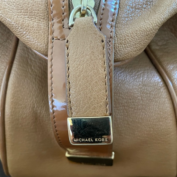 Michael KORS Brown Leather Bag with Gold Hardware - Picture 5 of 11
